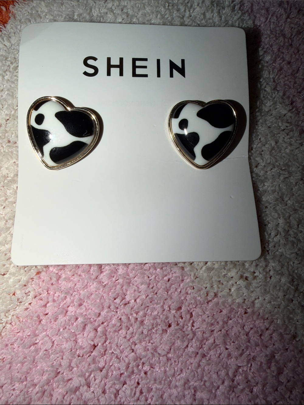 SHEIN Black & White Cow-Print Heart Stud Earrings
